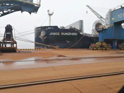 公司領(lǐng)導(dǎo)上潤(rùn)州輪檢查工作并慰問(wèn)船員